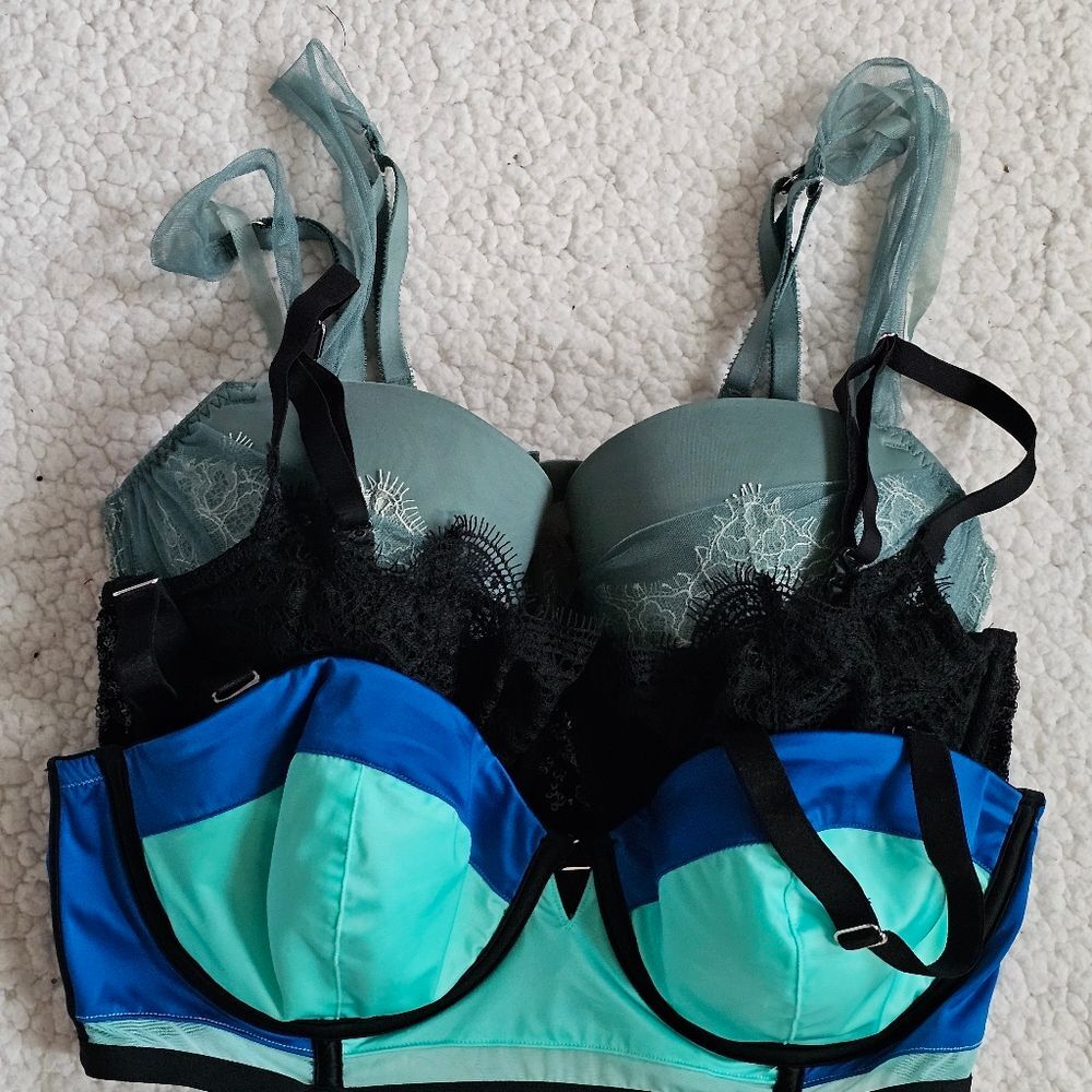 Victoria's Secret Teal & Black Lace Push-Up Bra 3 In All